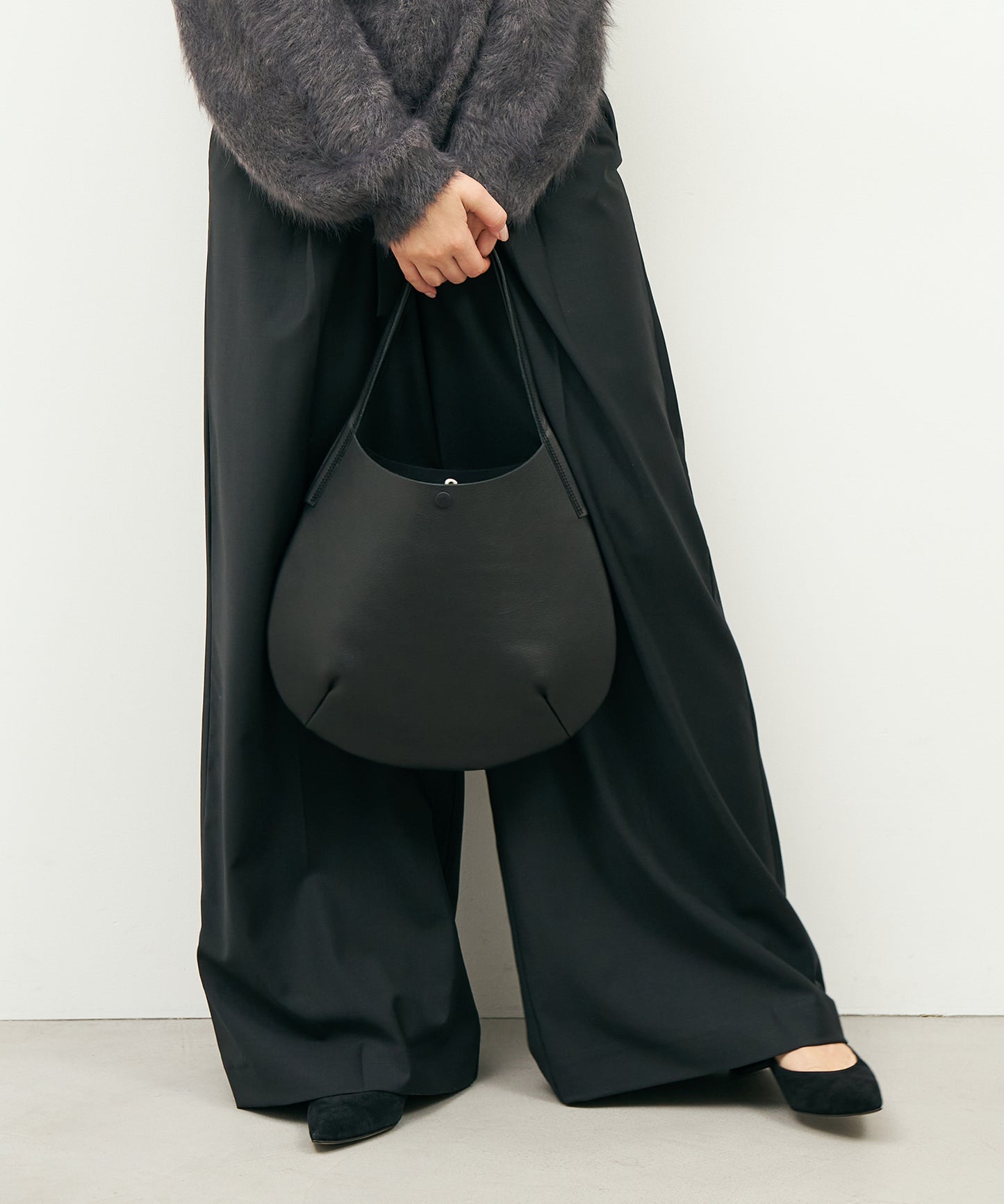 EOS / #52 / 圓形手提包 / 牛皮“VALENCIA”