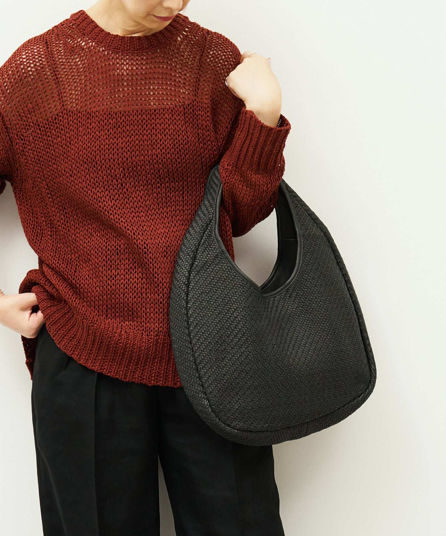 #60/ Circle Basket (black) / sheep skin "SHEEP MESH"