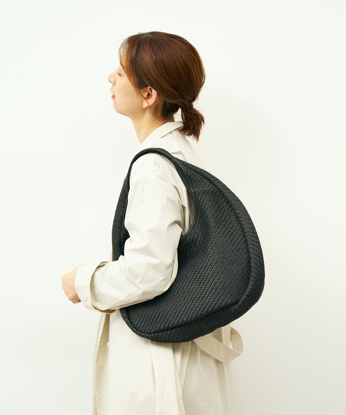 #60/ Circle Basket (black) / sheep skin "SHEEP MESH"