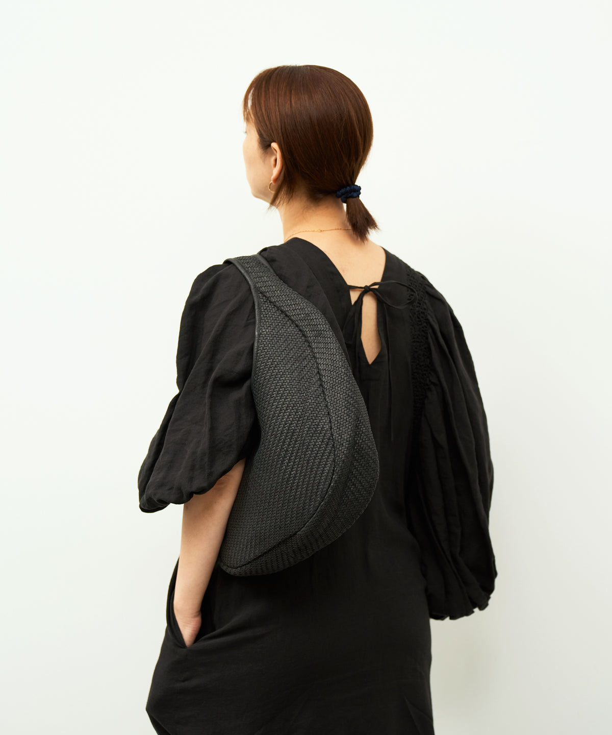 Circle Basket - black / sheepskin Sheep mesh