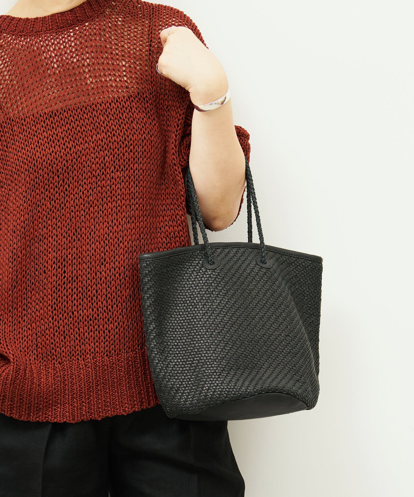 #60/ 籃子（黑）/ 羊皮“SHEEP MESH”