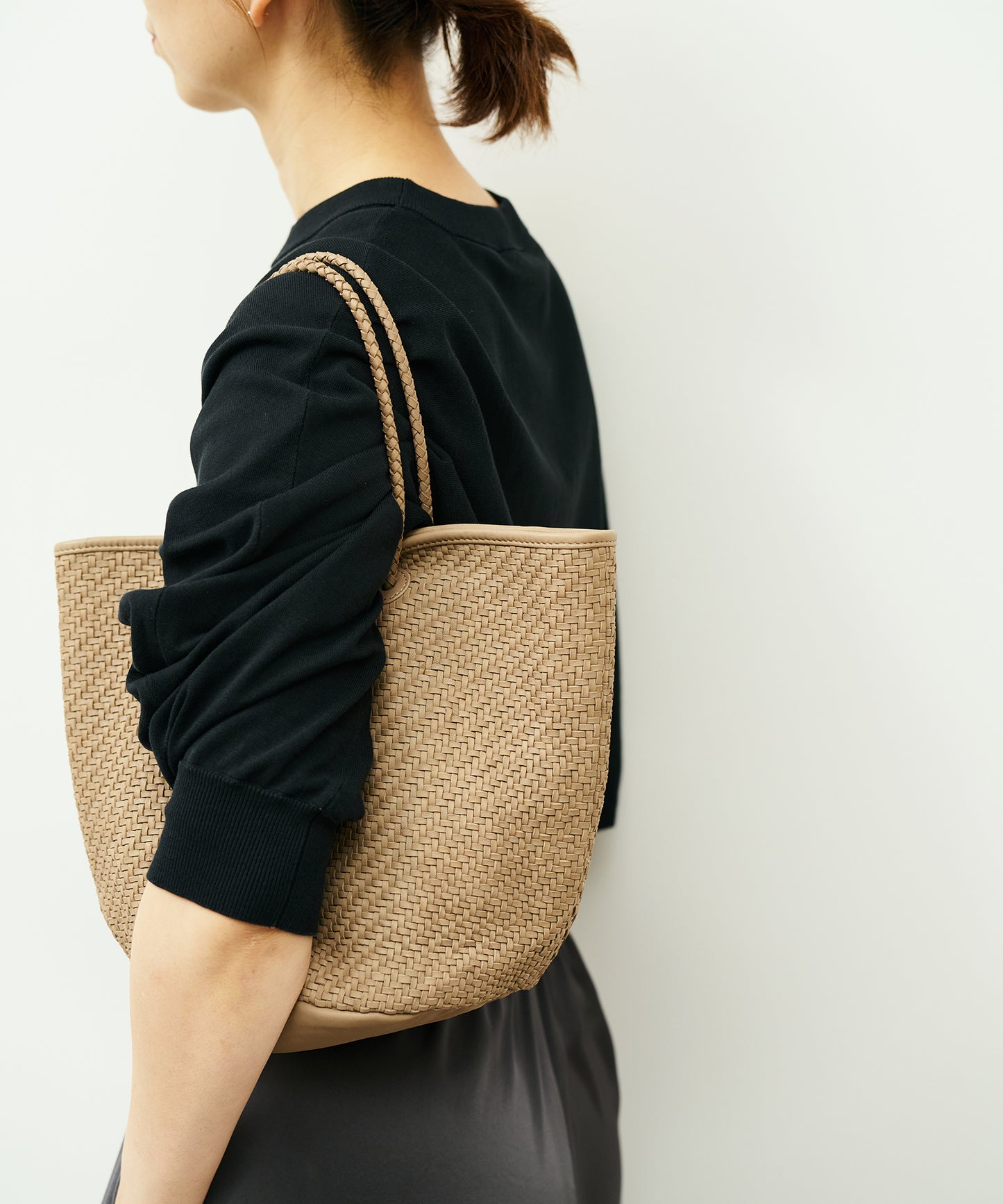 #60/ 籃子（栗米色）/ 羊皮“SHEEP MESH” 