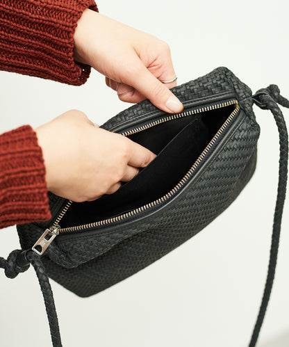 #60/ Barrel Shoulder M（黑色）/ 羊皮“SHEEP MESH” 