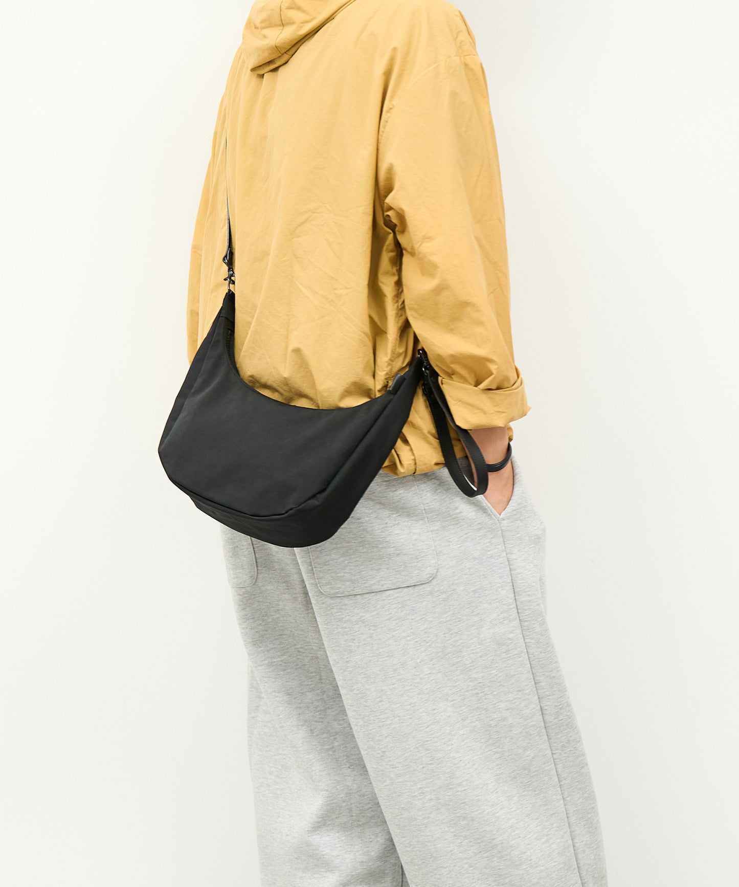 【9/6発売】Bolso de hombro redondo diario / nailon "Nylon de alta densidad" 