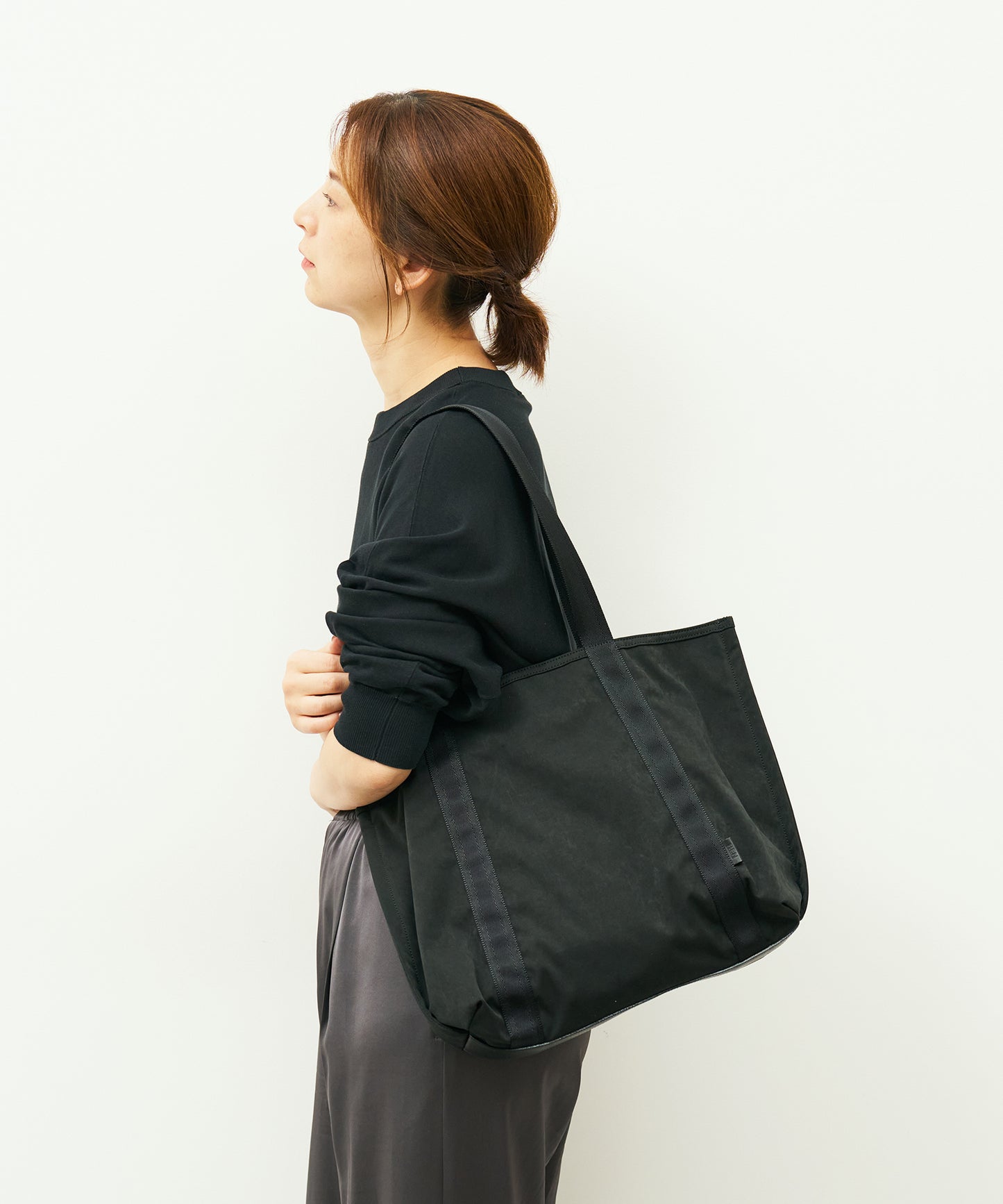 #89/ Belt Line Tote (黑色) / HD NYLON 