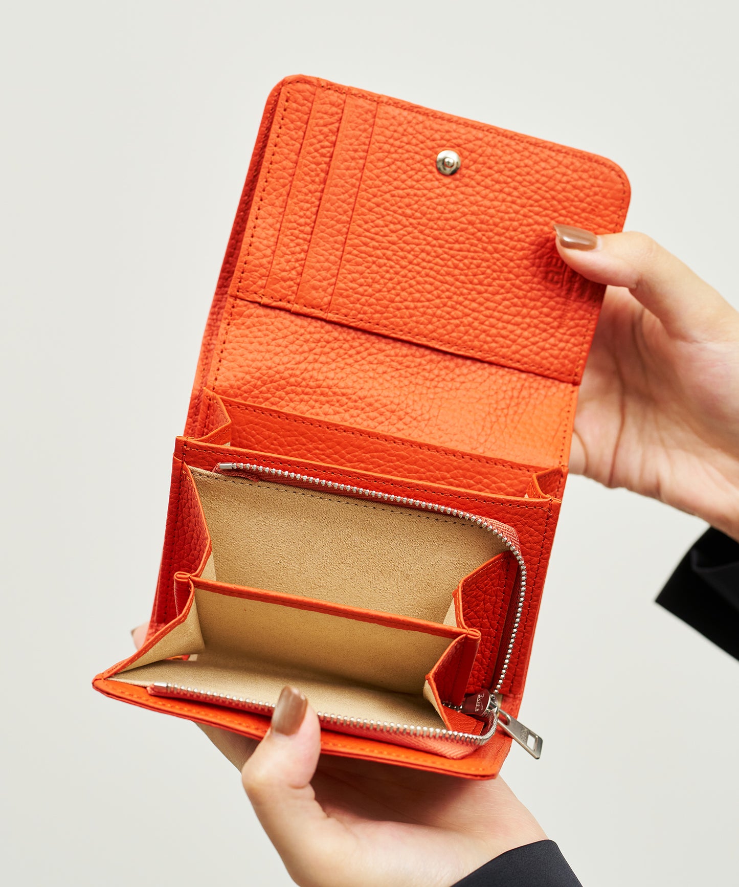 Postman wallet S - scarlet  / cowhide EN