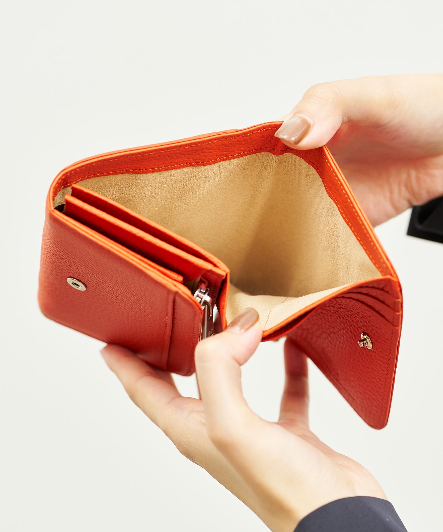 Postman wallet S - scarlet  / cowhide EN