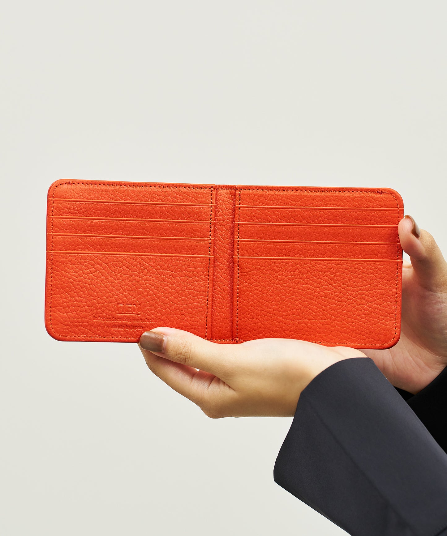 Patch pocket wallet - scarlet / cowhide EN