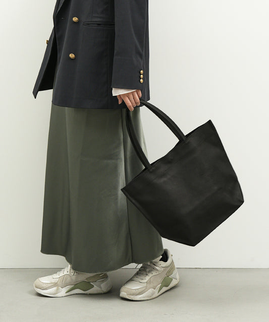 #30 / Lunch bag M (black) / pigskin "HALLIE"