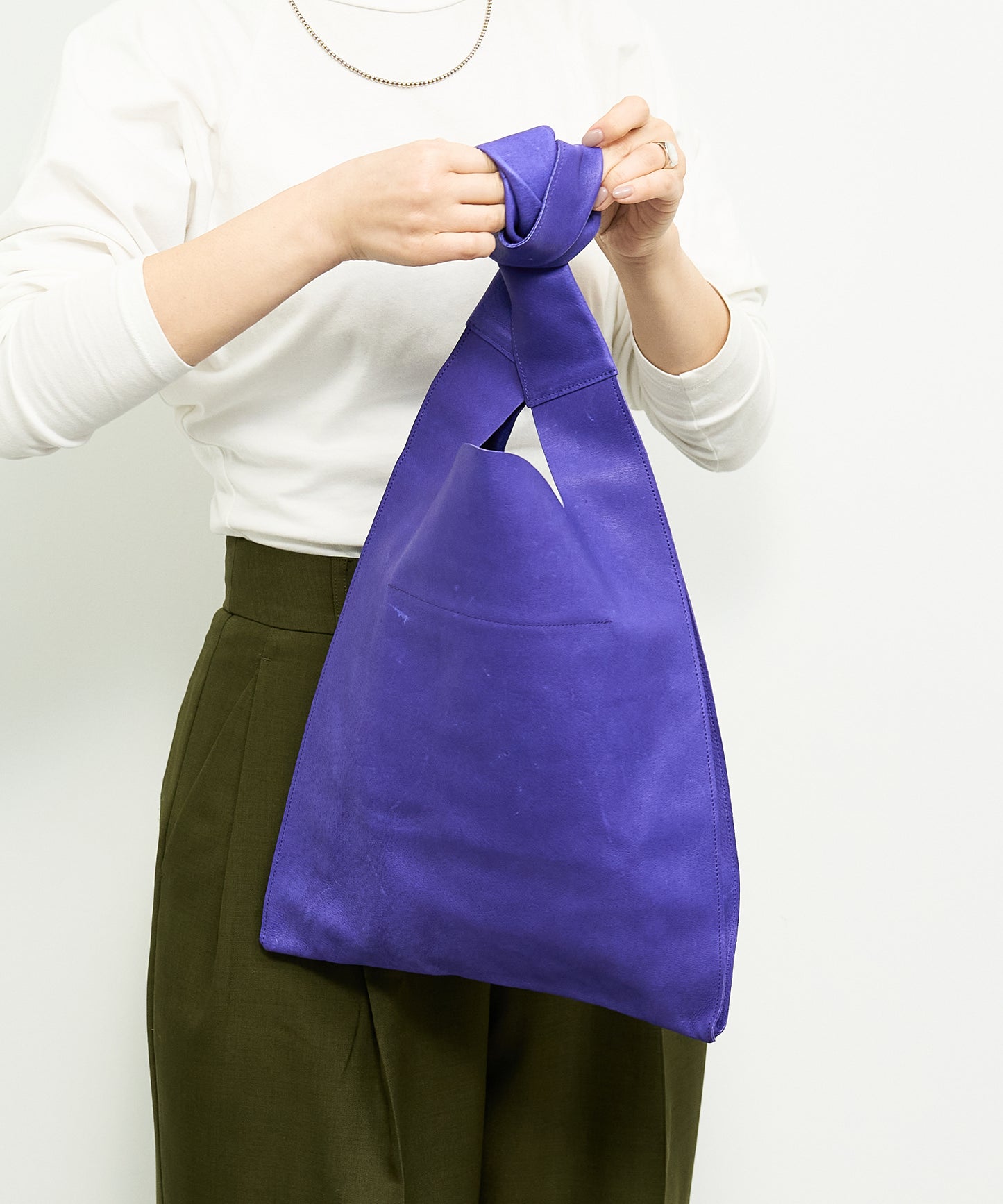 Plastic bag sling type / pigskin "HALLIE"（limited color）