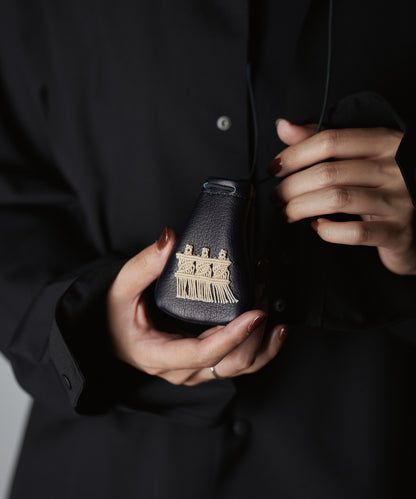 #55b/ Amulet Pouch XS (Sawa Matsuda Collaboration / indigo blue) / cowhide "BABY BUFFALO"