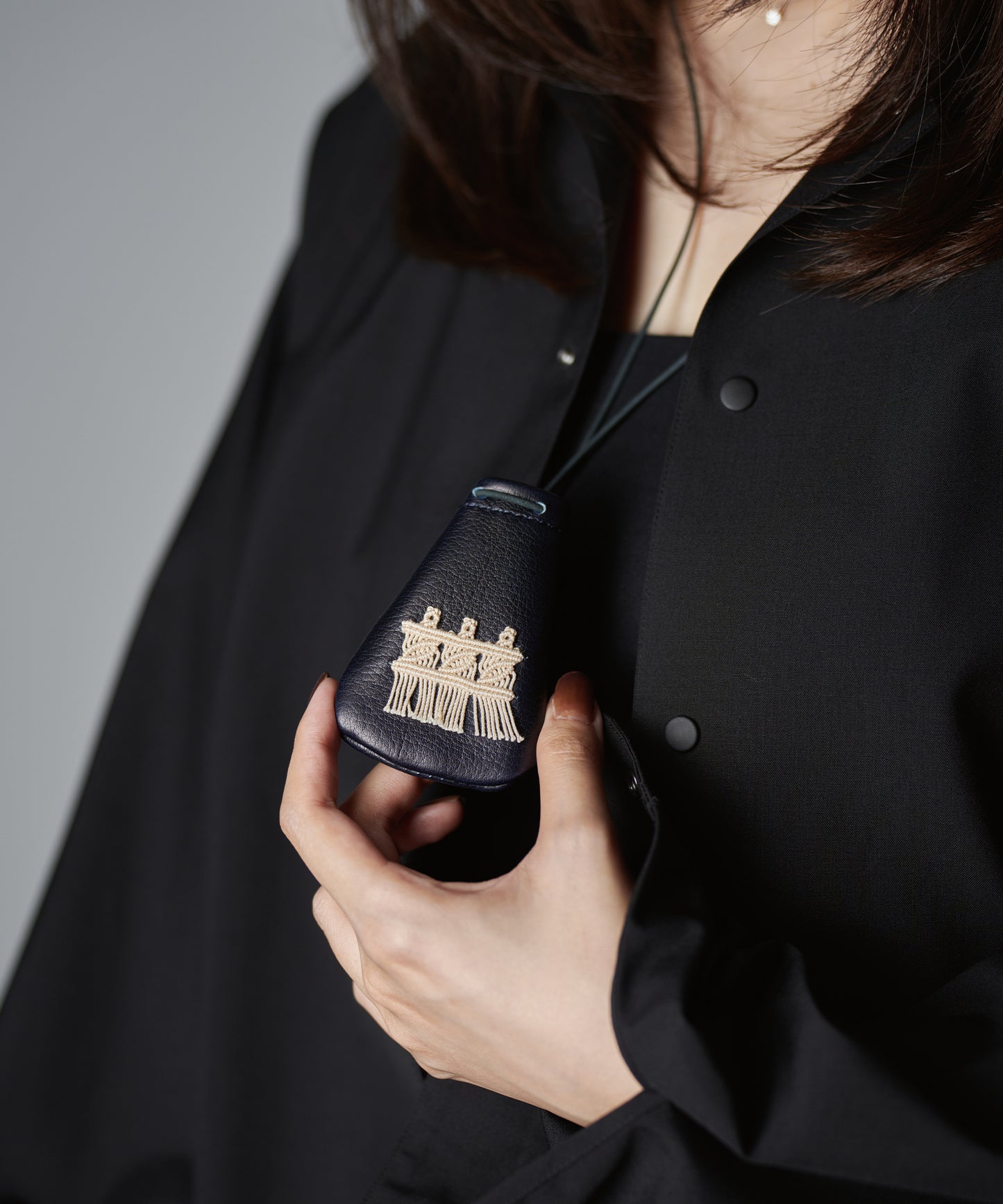 #55b/ Amulet Pouch XS (Sawa Matsuda Collaboration / indigo blue) / cowhide "BABY BUFFALO"