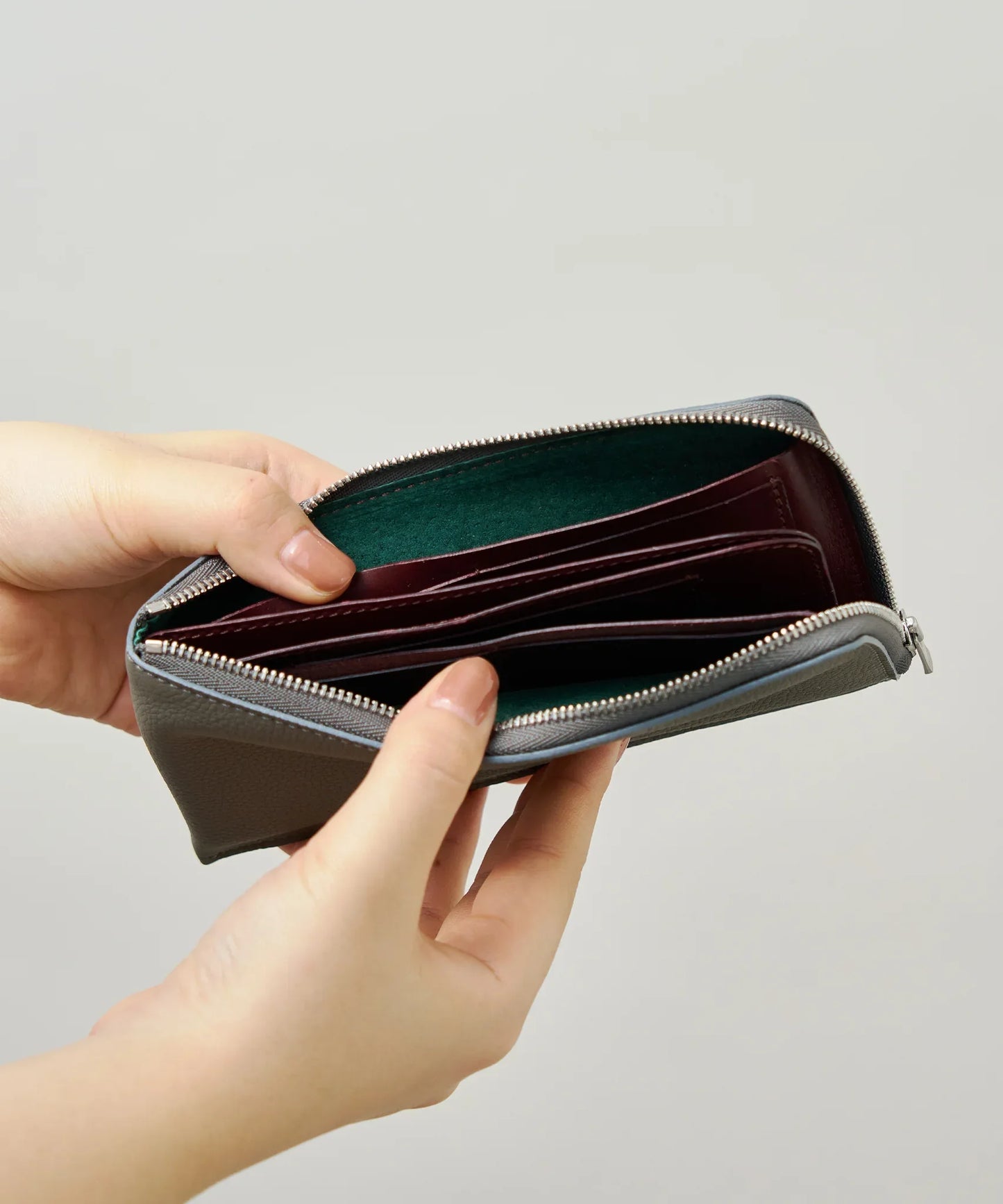 Flat long wallet - matte gray / cowhide Bubble calf