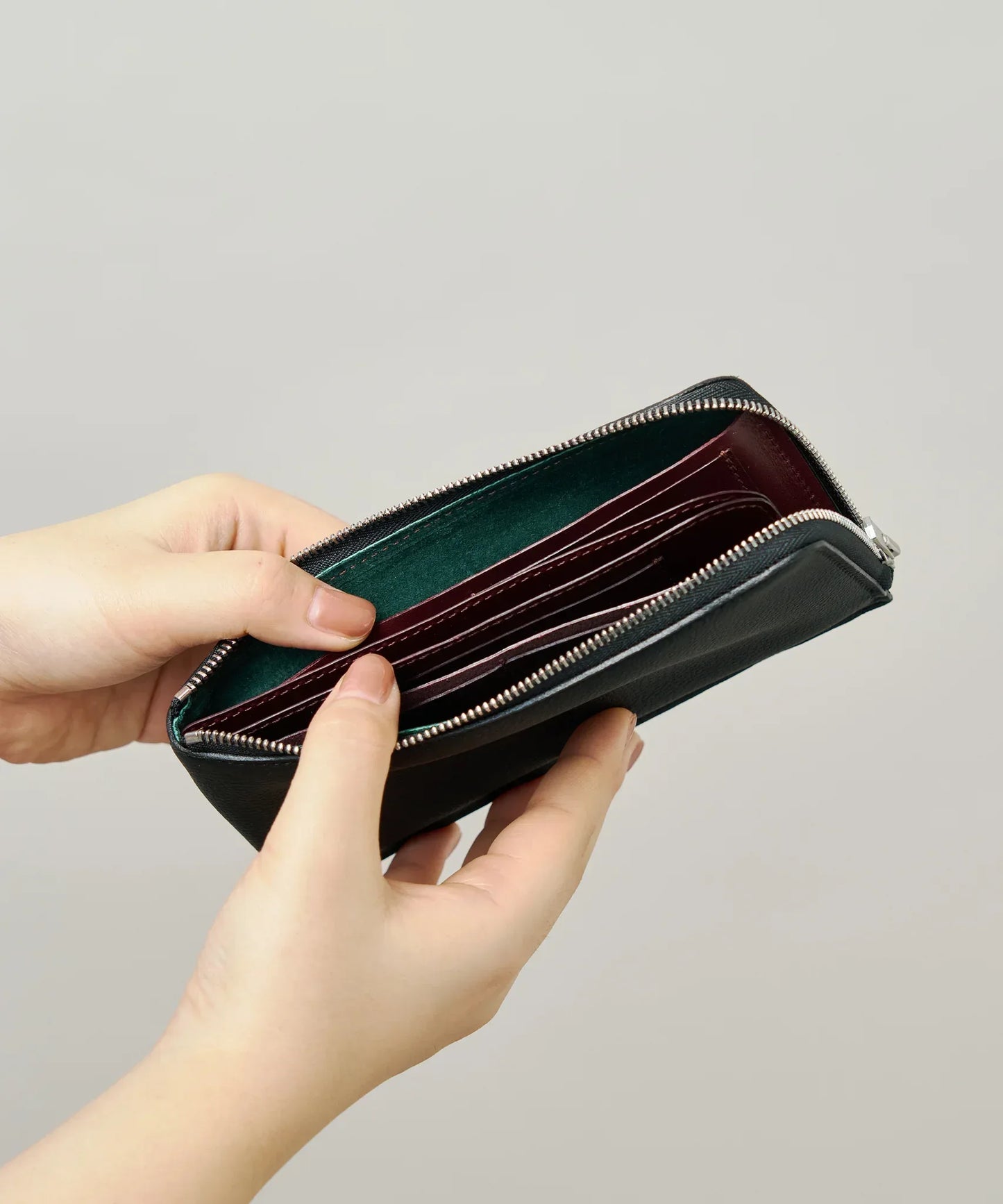 Flat long wallet - matte black / cowhide Bubble calf