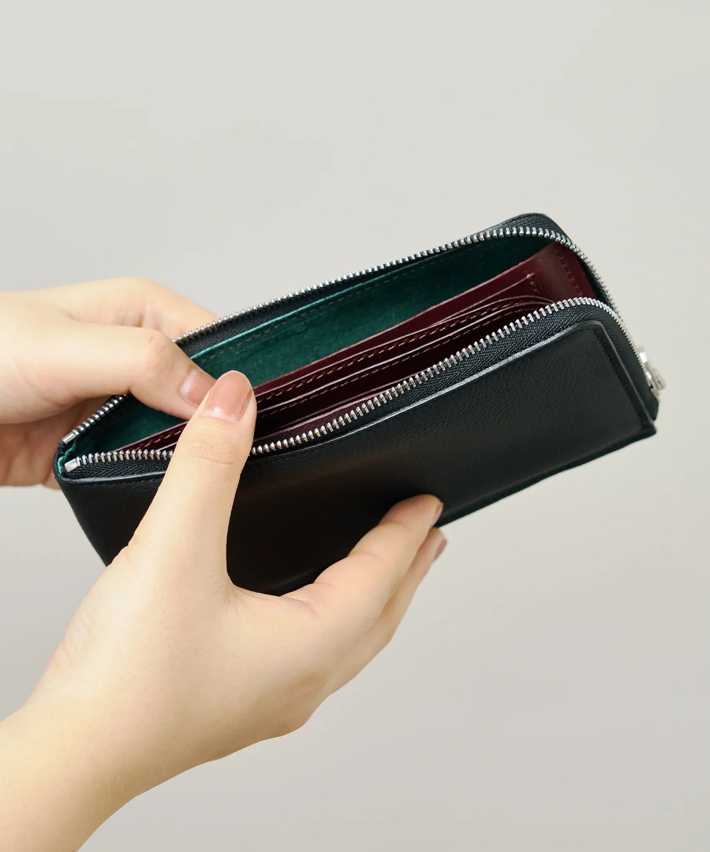 Flat long wallet - matte black / cowhide Bubble calf