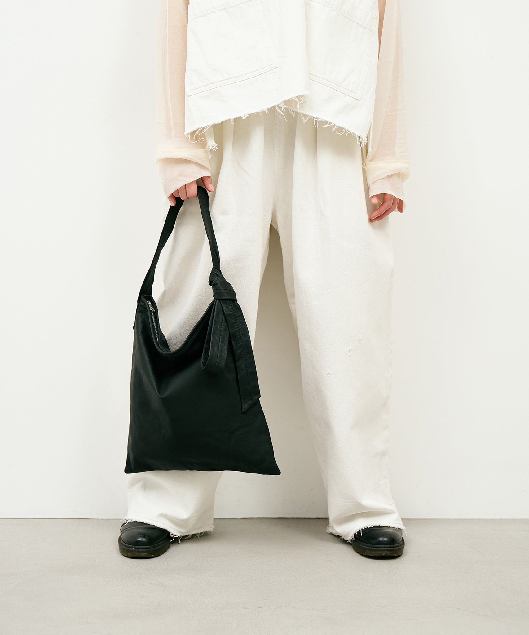 REN / Tokyo 】Adjustable Goat Leather Shoulder Bag - Soft, Square