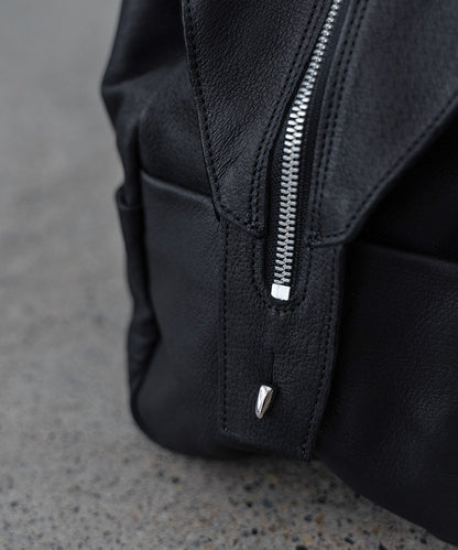 #30/ Day Boston Bag(黑色)/猪皮“HALLIE” 