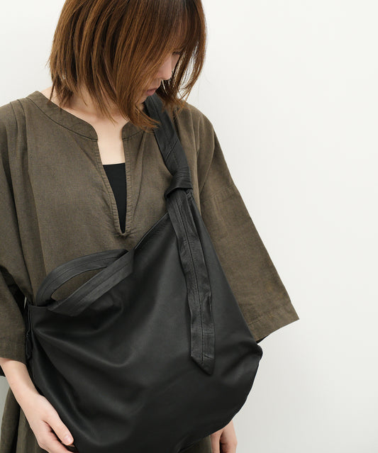 #11/ Circle shoulder bag (black) / goatskin "BARE"